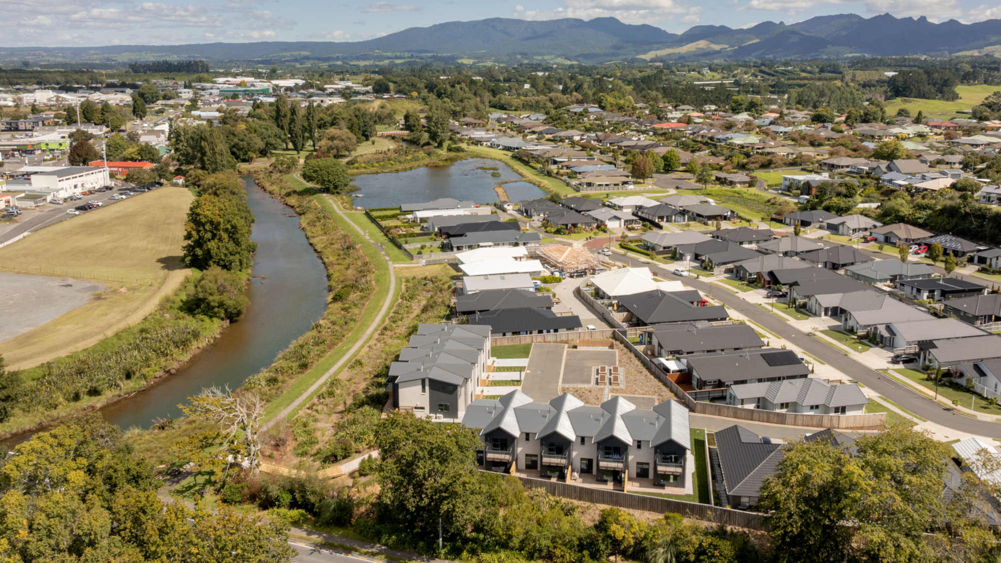 Highfields Crossing, Katikati
